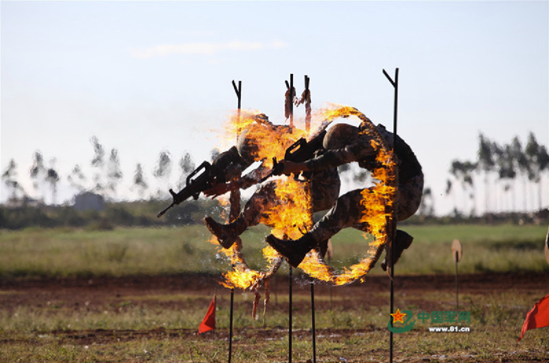 Illustration for article titled Extreme Chinese Military TrainingÂ